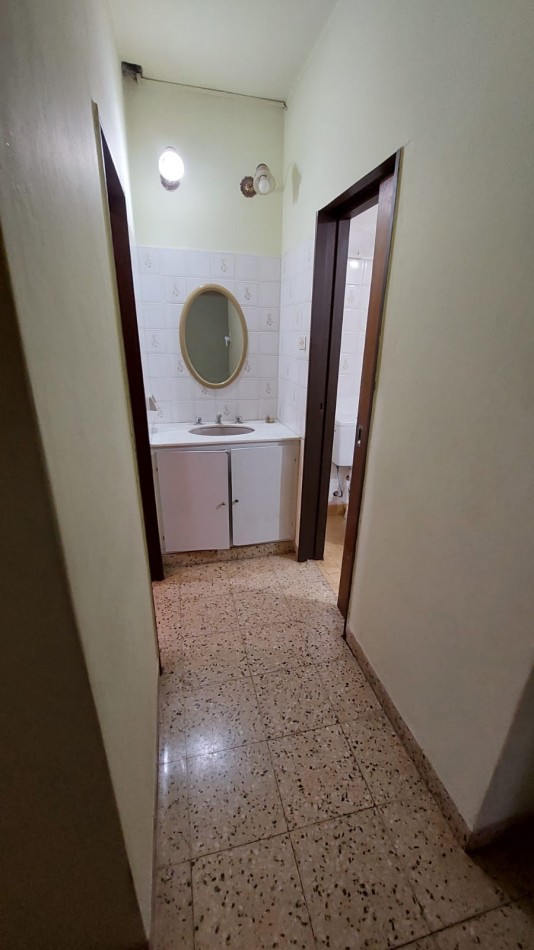 EN VENTA Casa CHALET  + NAVE INDUSTRIAL (Galpon) + Oficinas + Predio. 
