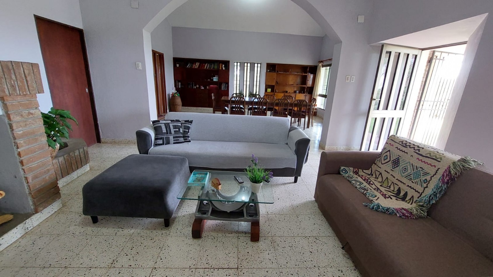 EN VENTA Casa CHALET  + NAVE INDUSTRIAL (Galpon) + Oficinas + Predio. 