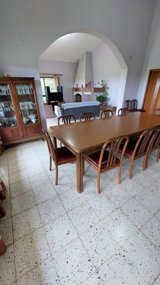 EN VENTA Casa CHALET  + NAVE INDUSTRIAL (Galpon) + Oficinas + Predio. 