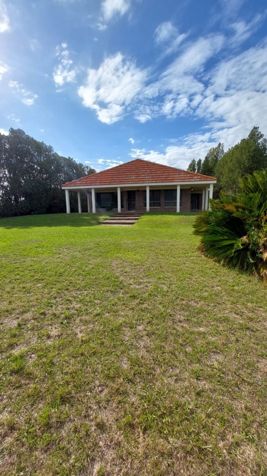 EN VENTA Casa CHALET  + NAVE INDUSTRIAL (Galpon) + Oficinas + Predio. 