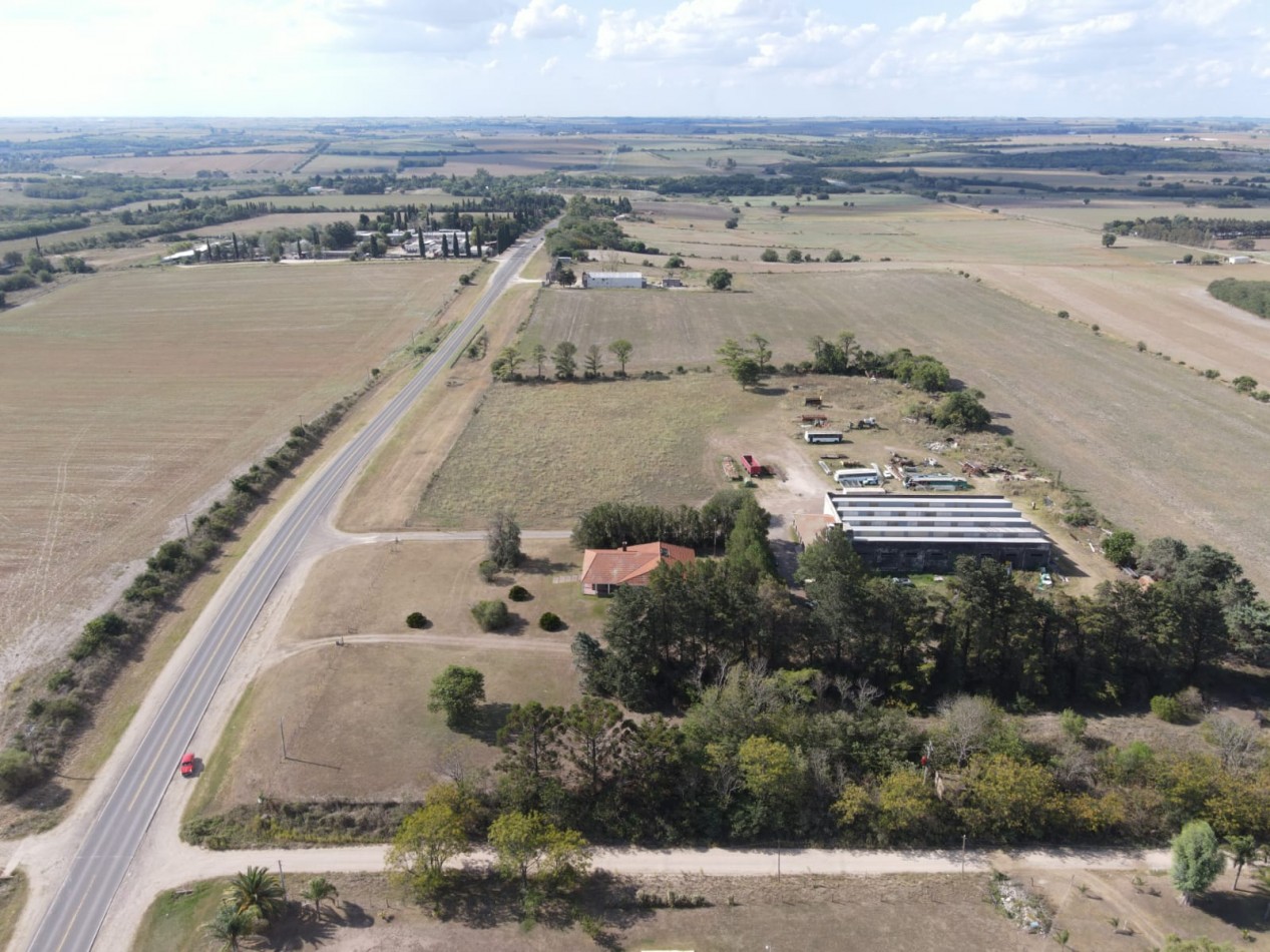 EN VENTA Casa CHALET  + NAVE INDUSTRIAL (Galpon) + Oficinas + Predio. 