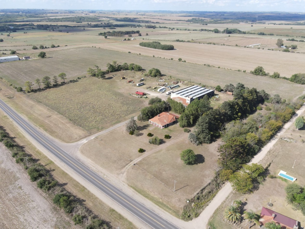 EN VENTA Casa CHALET  + NAVE INDUSTRIAL (Galpon) + Oficinas + Predio. 
