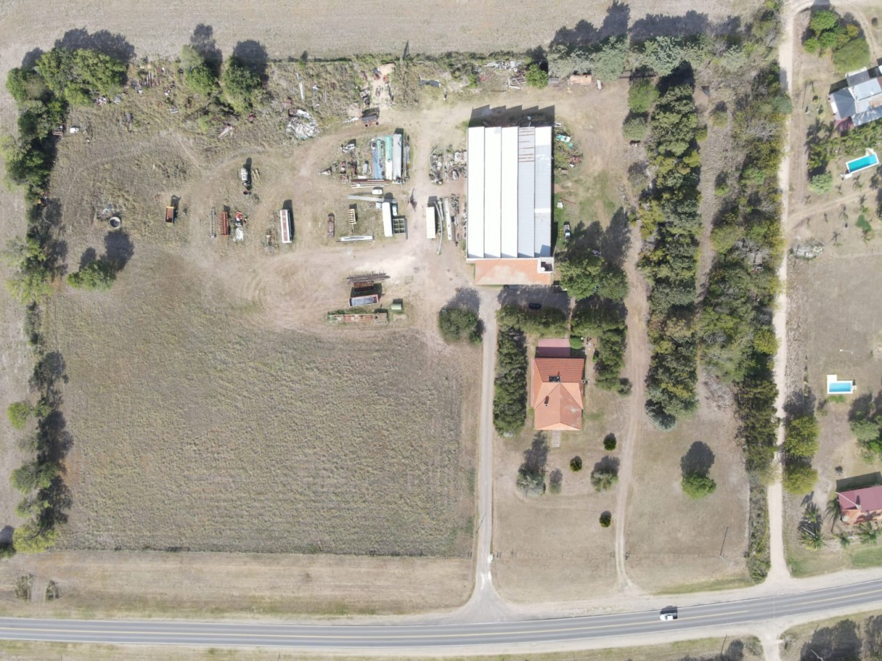EN VENTA Casa CHALET  + NAVE INDUSTRIAL (Galpon) + Oficinas + Predio. 