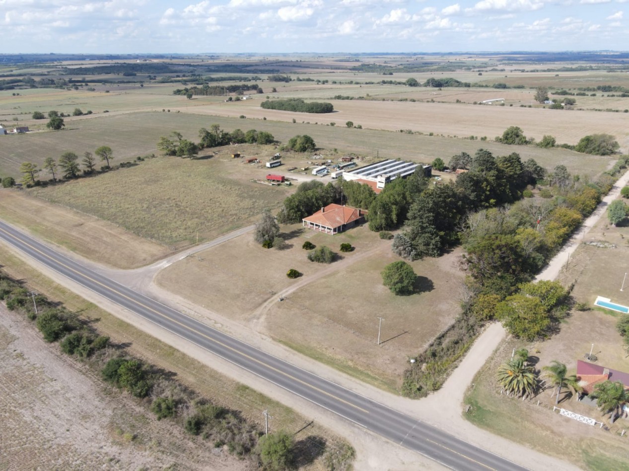 EN VENTA Casa CHALET  + NAVE INDUSTRIAL (Galpon) + Oficinas + Predio. 