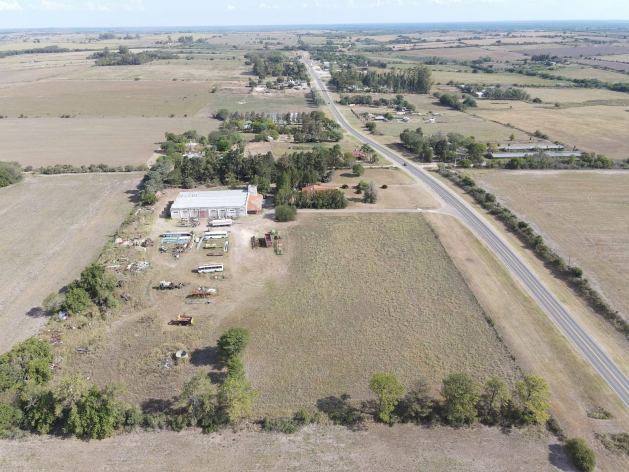EN VENTA Casa CHALET  + NAVE INDUSTRIAL (Galpon) + Oficinas + Predio. 