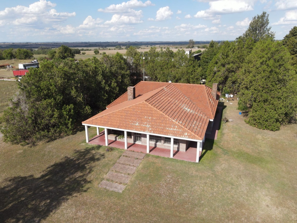 EN VENTA Casa CHALET  + NAVE INDUSTRIAL (Galpon) + Oficinas + Predio. 