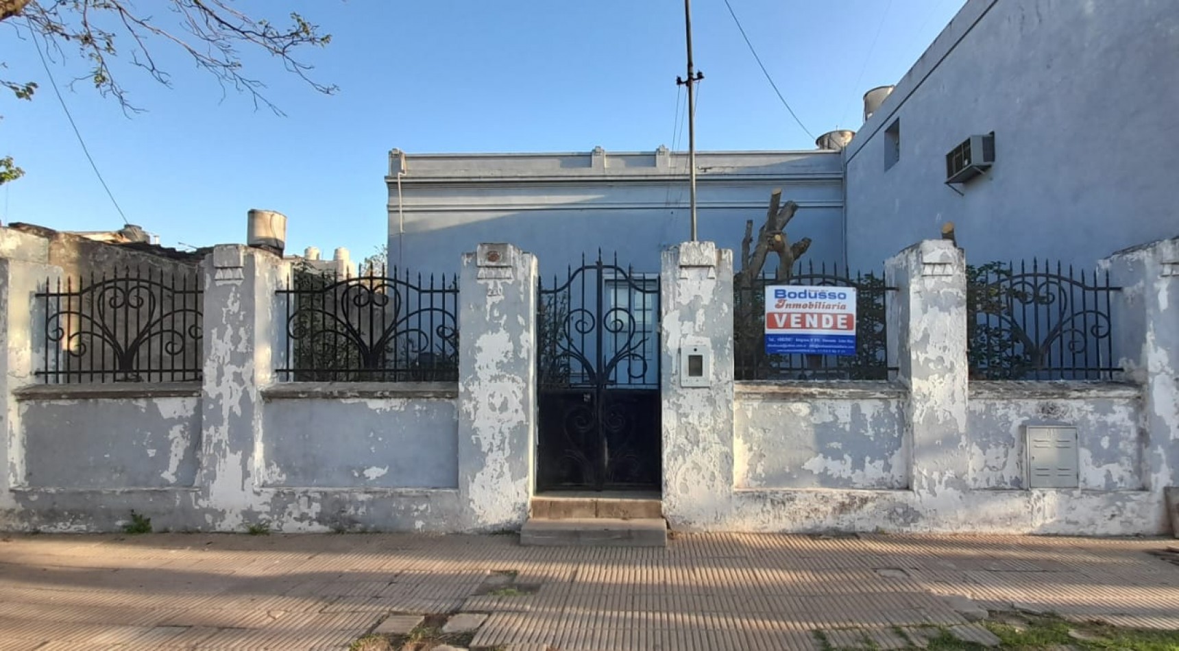 CASA EN VENTA, CALLE ETCHEVEHERE CASI ESQUINA BROWN