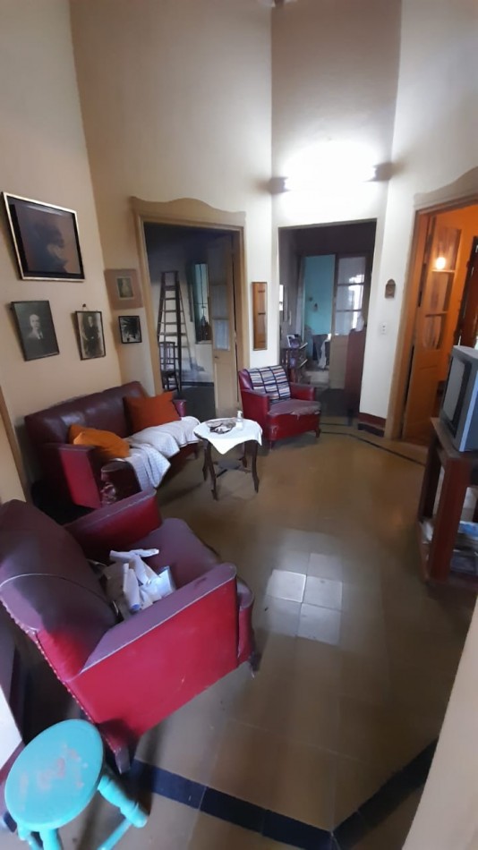 CASA EN VENTA, CALLE ETCHEVEHERE CASI ESQUINA BROWN