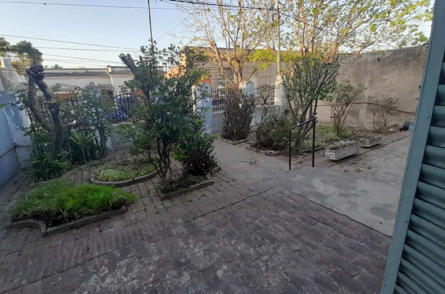 CASA EN VENTA, CALLE ETCHEVEHERE CASI ESQUINA BROWN