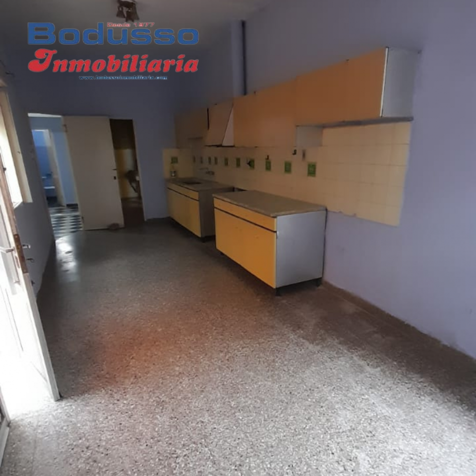 CASA EN VENTA, CALLE ALMIRANTE BROWN 