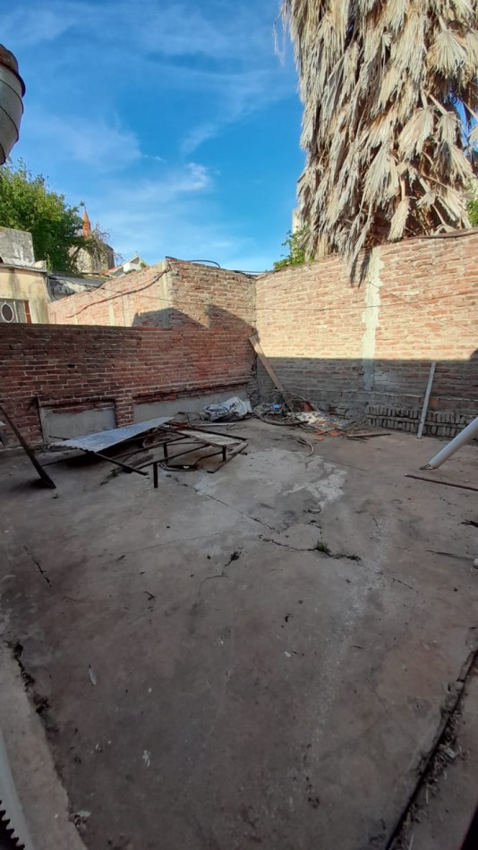 VENTA/ALQUILER DE ANTIGUO SALON COMERCIAL.  UBICADO EN ESQUINA IRIGOYEN Y ALEM, DIAMANTE .