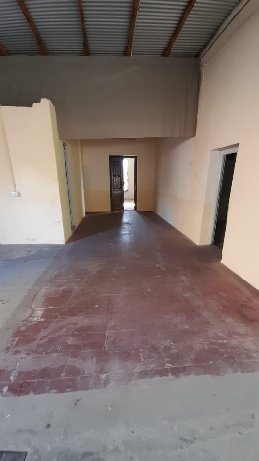VENTA/ALQUILER DE ANTIGUO SALON COMERCIAL.  UBICADO EN ESQUINA IRIGOYEN Y ALEM, DIAMANTE .