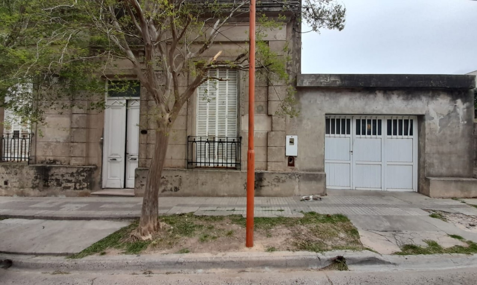 CASA EN VENTA, CALLE ALMIRANTE BROWN 