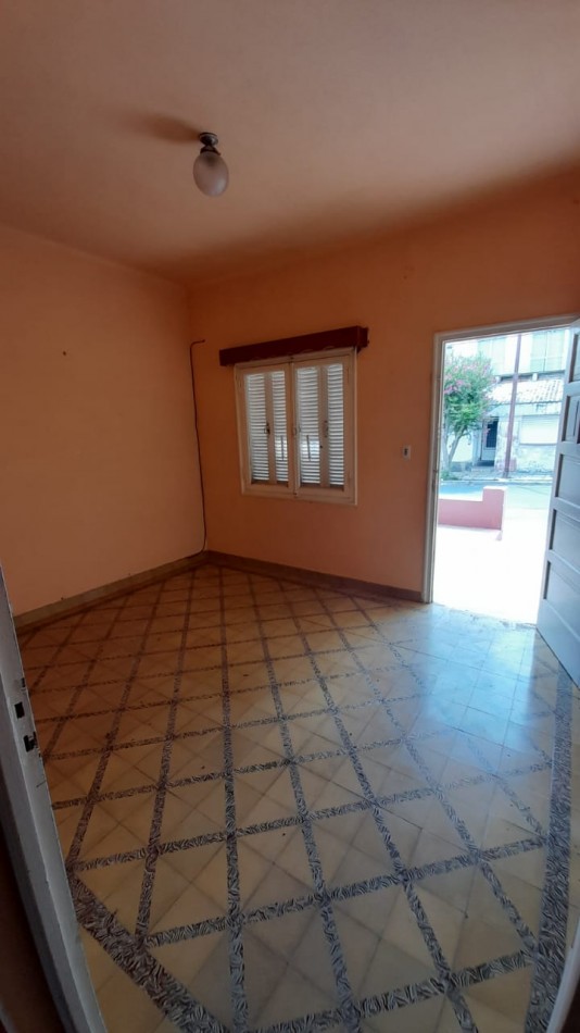 CASA EN VENTA, CALLE ALMIRANTE BROWN 