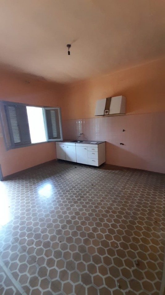 CASA EN VENTA, CALLE ALMIRANTE BROWN 