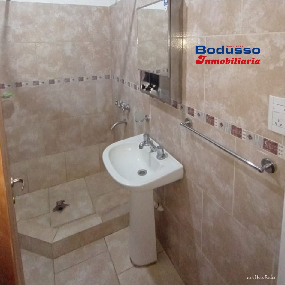 CASA + DEPARTAMENTO EN VENTA, CALLE DR. LOPEZ CASI RAMIREZ.