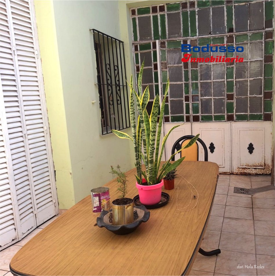 CASA EN PLENO CENTRO DE DIAMANTE + LOCAL COMERCIAL - CALLE BELGRANO CASI 9 DE JULIO. IDEAL PARA INVERSION!
