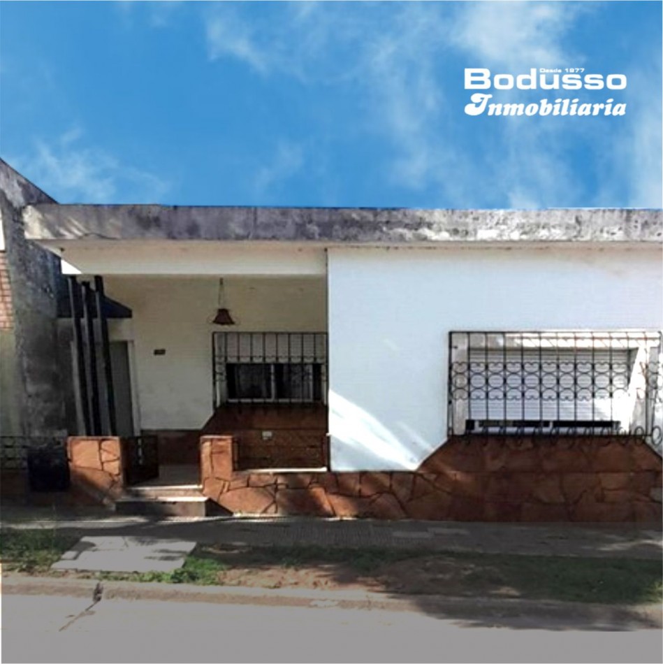 CASA EN VENTA, UBICADA EN CALLE MORENO (casi esquina Tratado del Pilar )