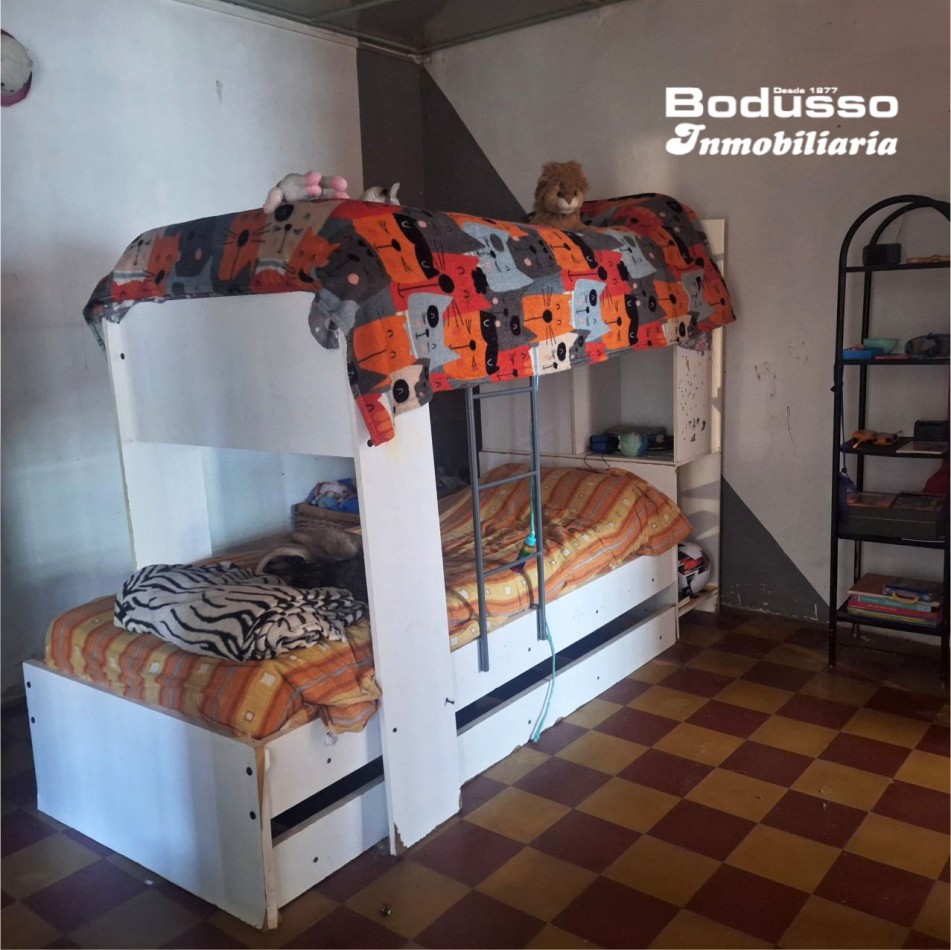 CASA EN VENTA, UBICADA EN CALLE MORENO (casi esquina Tratado del Pilar )