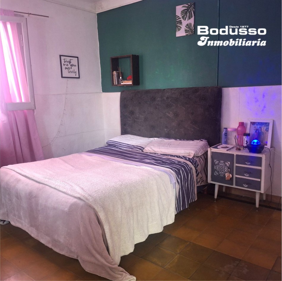 CASA EN VENTA, UBICADA EN CALLE MORENO (casi esquina Tratado del Pilar )