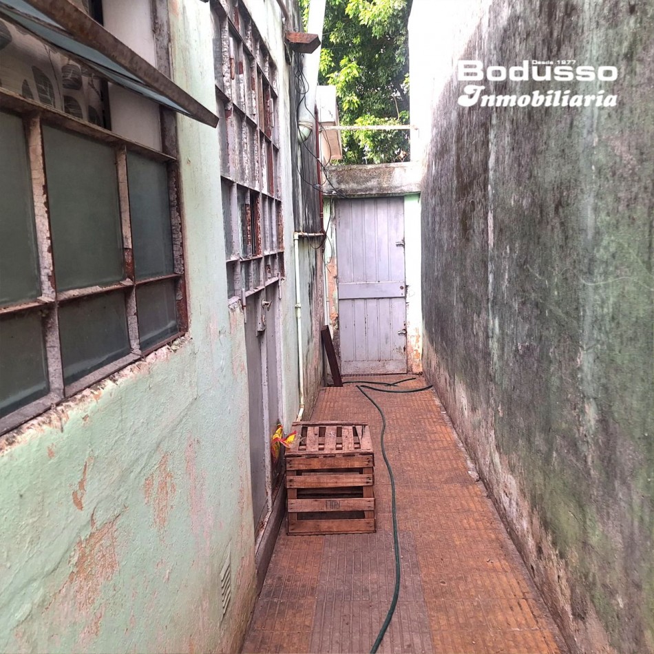 CASA EN VENTA, UBICADA EN CALLE MORENO (casi esquina Tratado del Pilar )