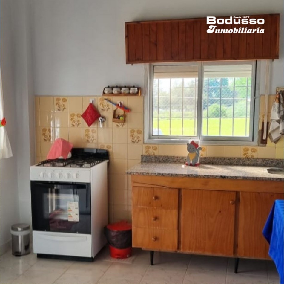 CASA EN VENTA, CALLE GUAYQUIRARO Y MOCORETA.  STROBEL. 
