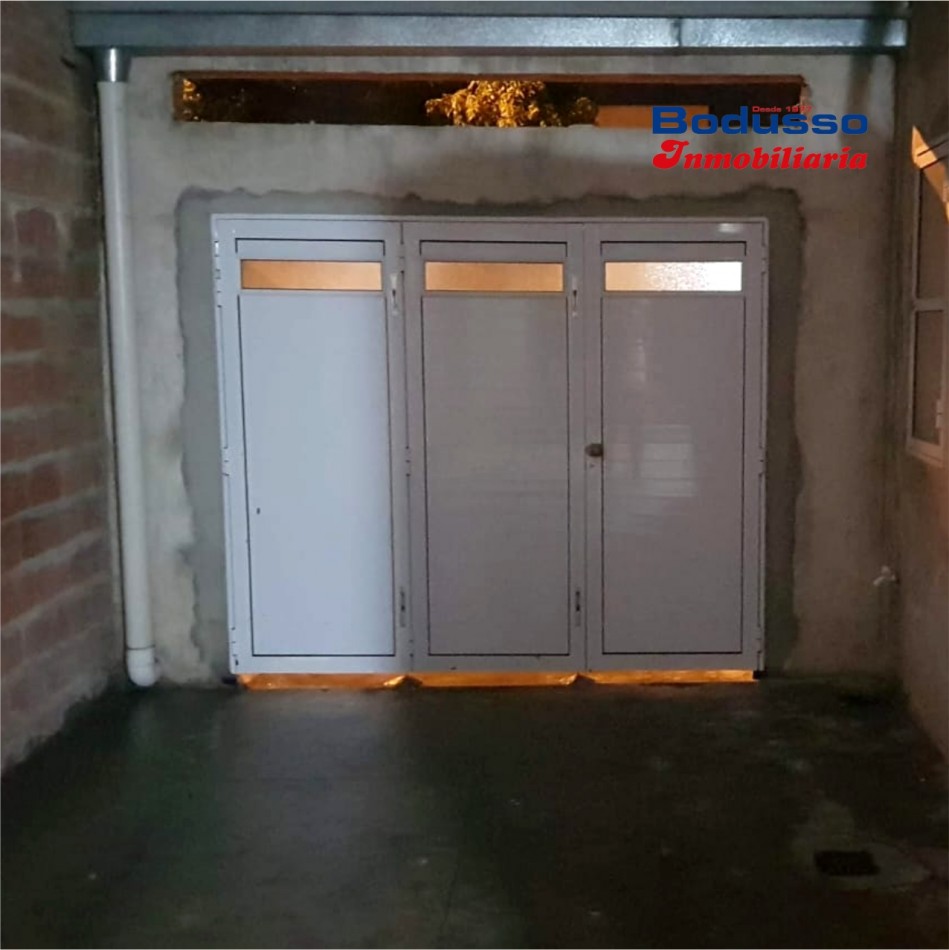CASA EN VENTA, CALLE VALENTIN VERGARA, ENTRE ROCA  Y 5 DE OCTUBRE. 