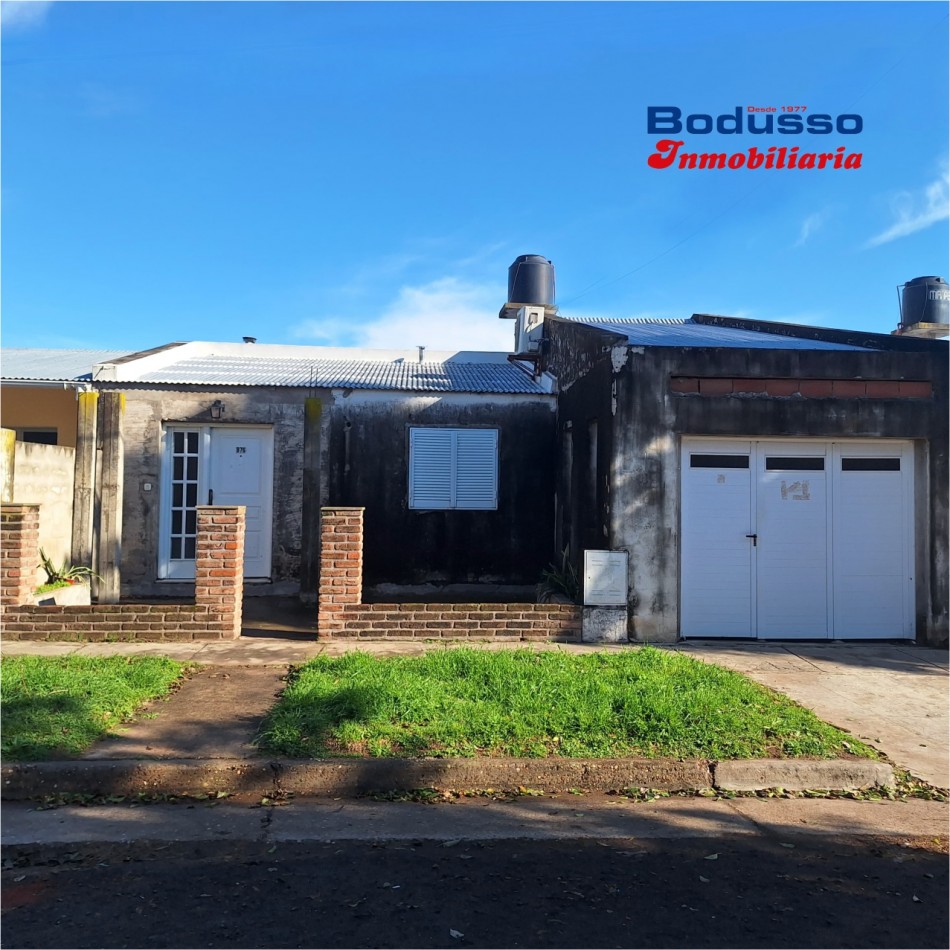 CASA EN VENTA, CALLE VALENTIN VERGARA, ENTRE ROCA  Y 5 DE OCTUBRE. 