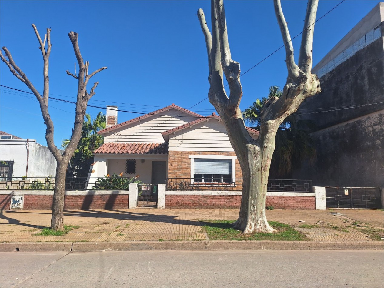 CHALET EN VENTA, UBICADO EN CENTRO CIVICO DE DIAMANTE