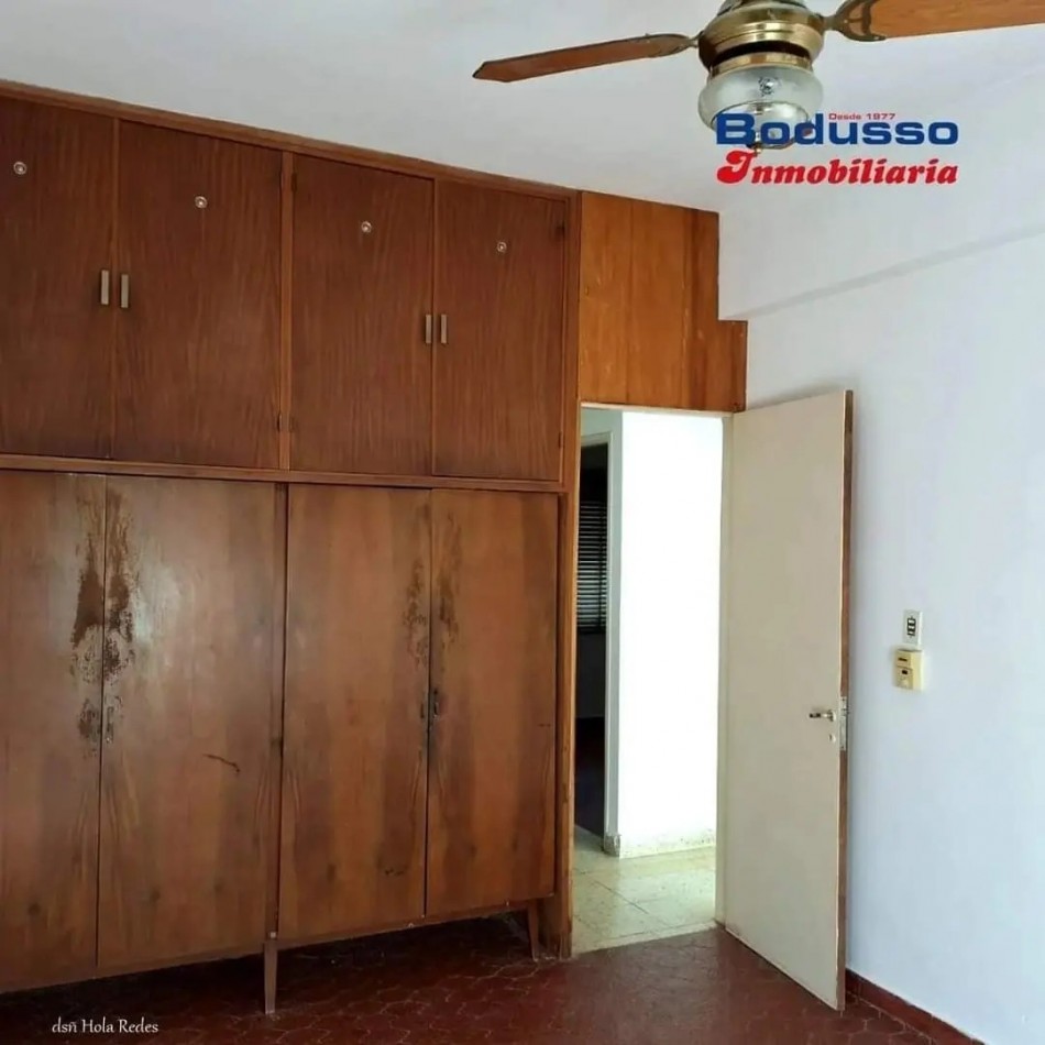 CASA EN VENTA. CALLE SGTO. CABRAL, ESQ. SARMIENTO