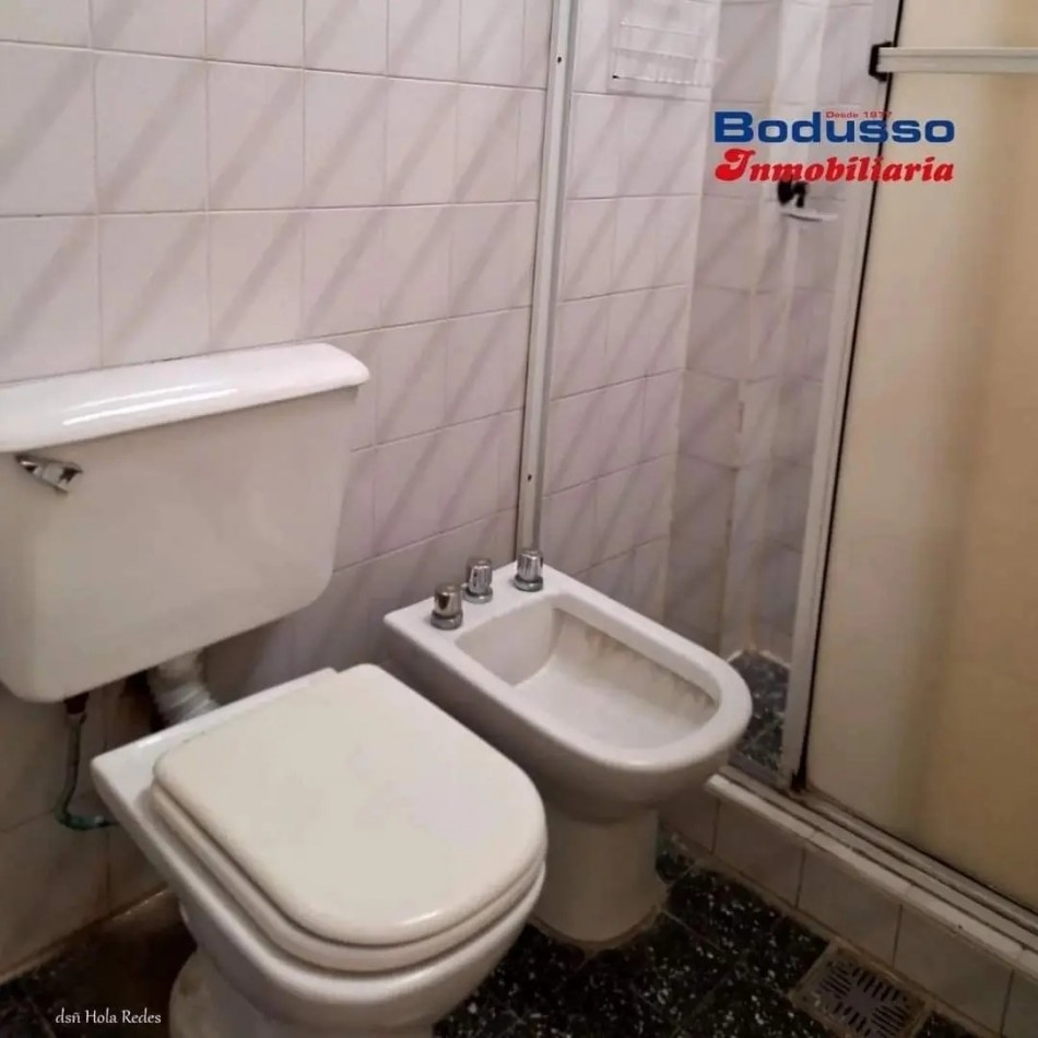 CASA EN VENTA. CALLE SGTO. CABRAL, ESQ. SARMIENTO