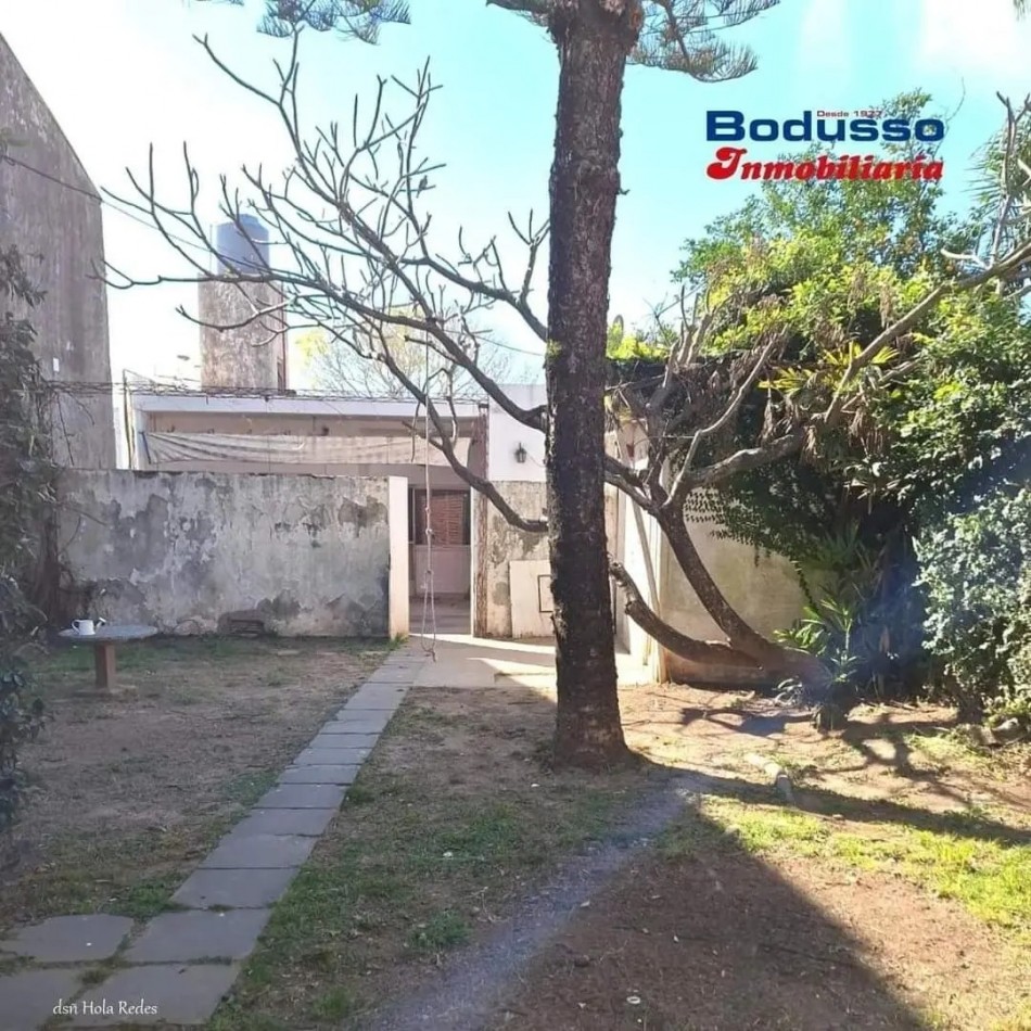 CASA EN VENTA. CALLE SGTO. CABRAL, ESQ. SARMIENTO