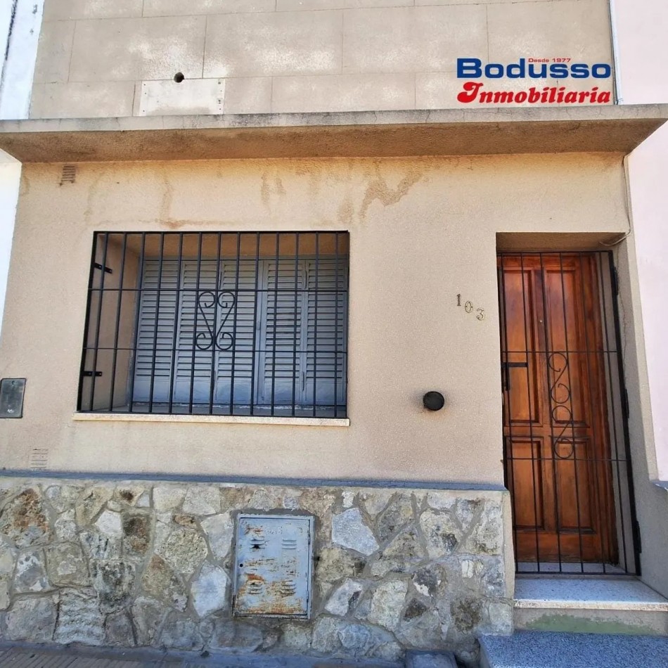 CASA EN VENTA, 25 DE MAYO CASI ESPAÑA. 