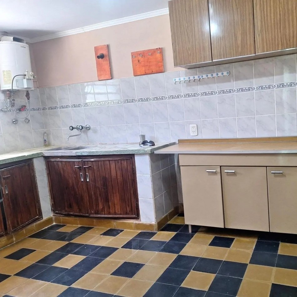 CASA EN VENTA, 25 DE MAYO CASI ESPAÑA. 