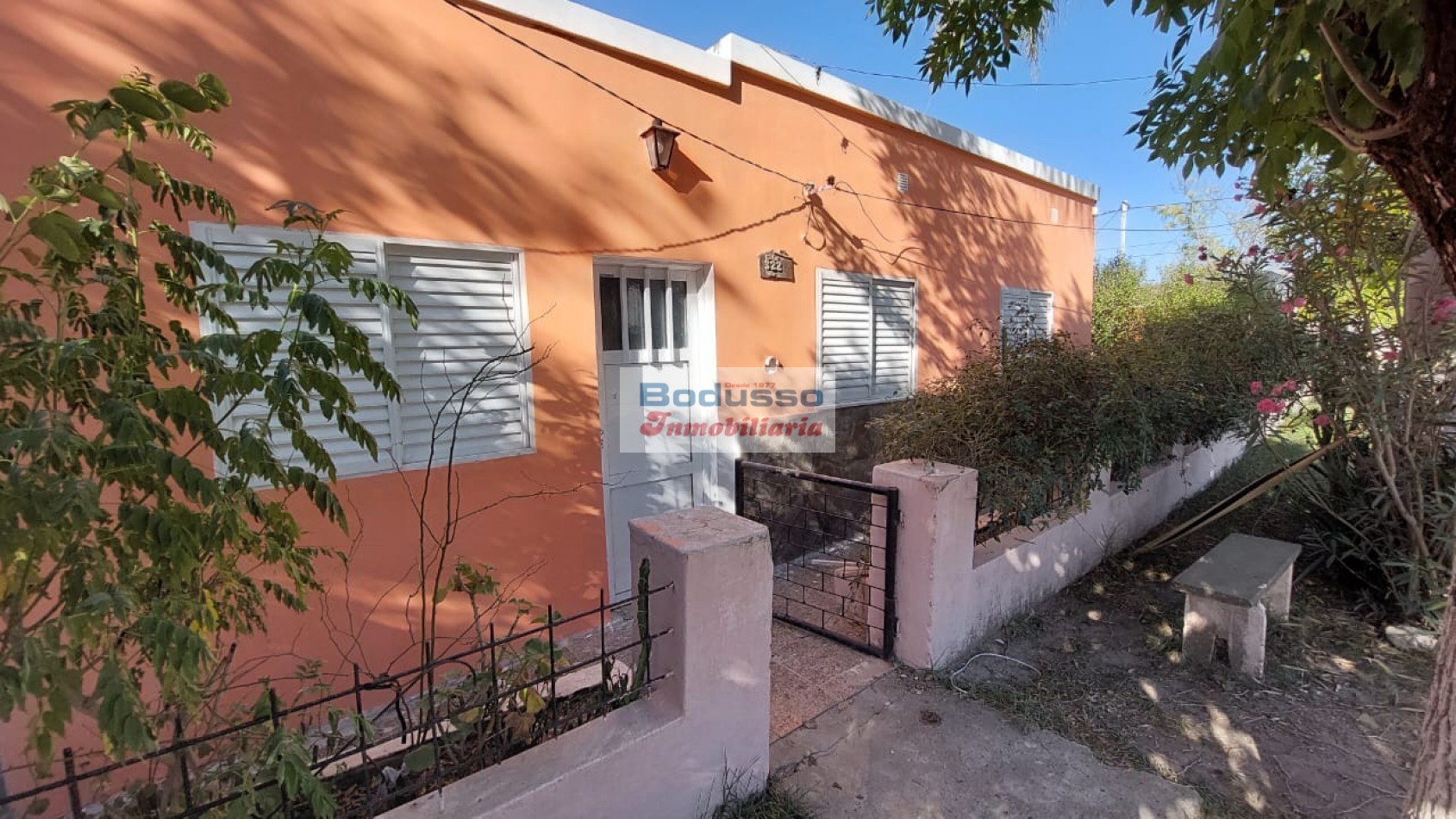 CASA EN VENTA. Calle CHAJARI, STROBEL