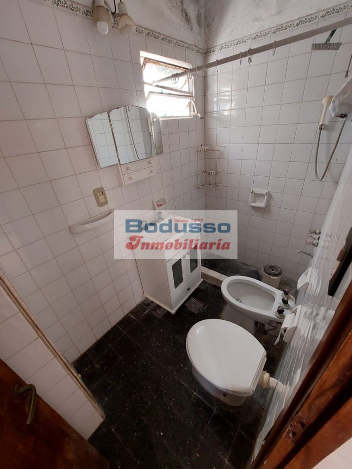 Casa en venta, calle Alberdi