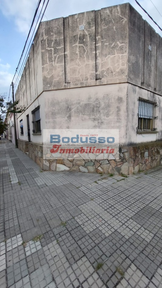 CASA EN VENTA, Calle SERRANO y ANDRADE
