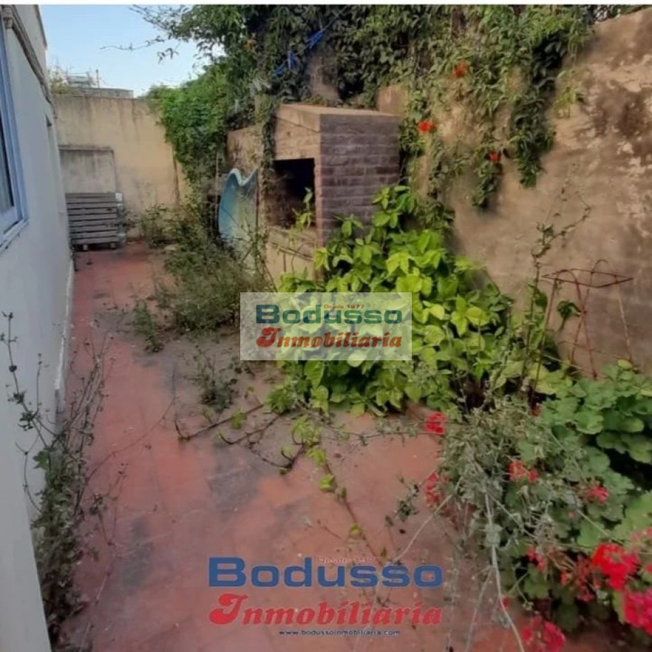 CASA EN VENTA, CALLE PEDRO SERRANO ( PLANTA BAJA )