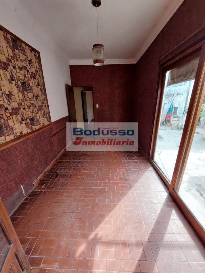 Casa en venta, calle Alberdi