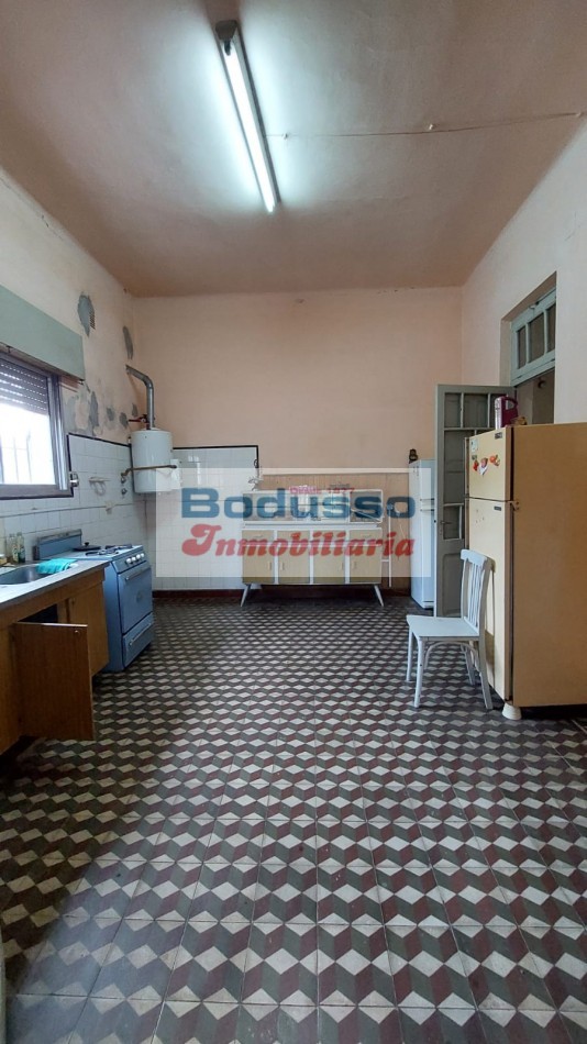 CASA EN VENTA, Calle SERRANO y ANDRADE