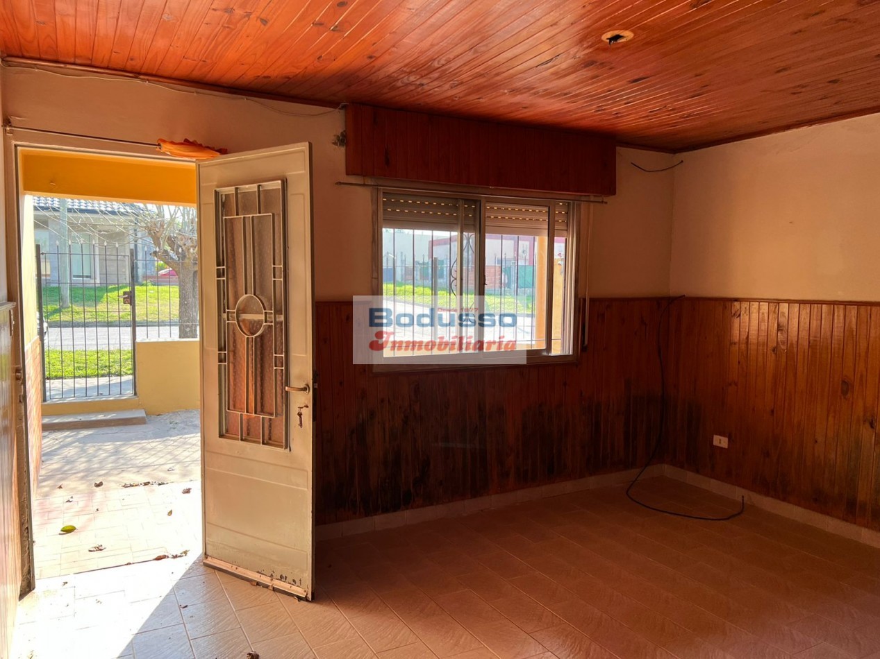 CASA EN VENTA, CALLE EVA PERON E INDEPENDENCIA