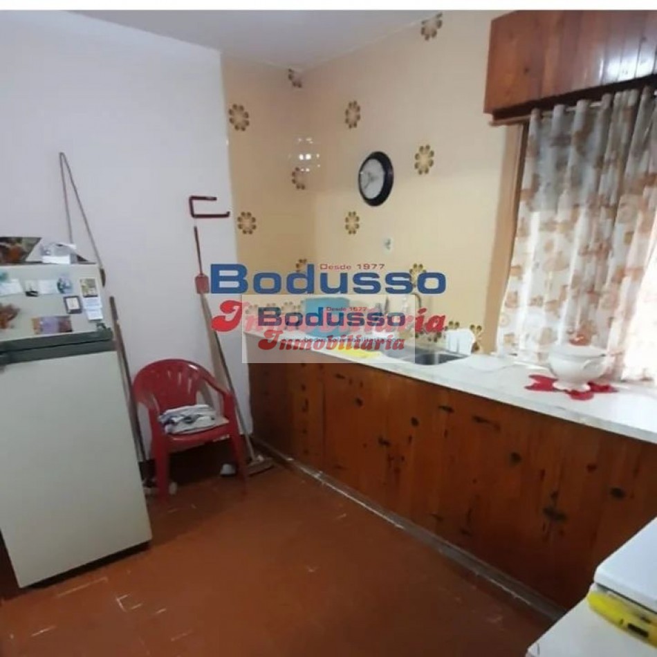 CASA EN VENTA, CALLE PEDRO SERRANO ( PLANTA BAJA )