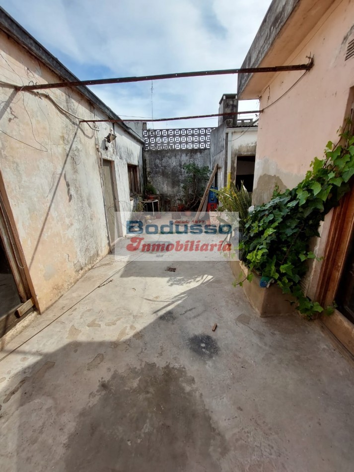 Casa en venta, calle Alberdi