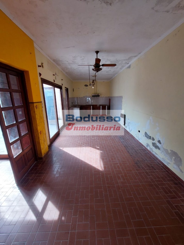 Casa en venta, calle Alberdi