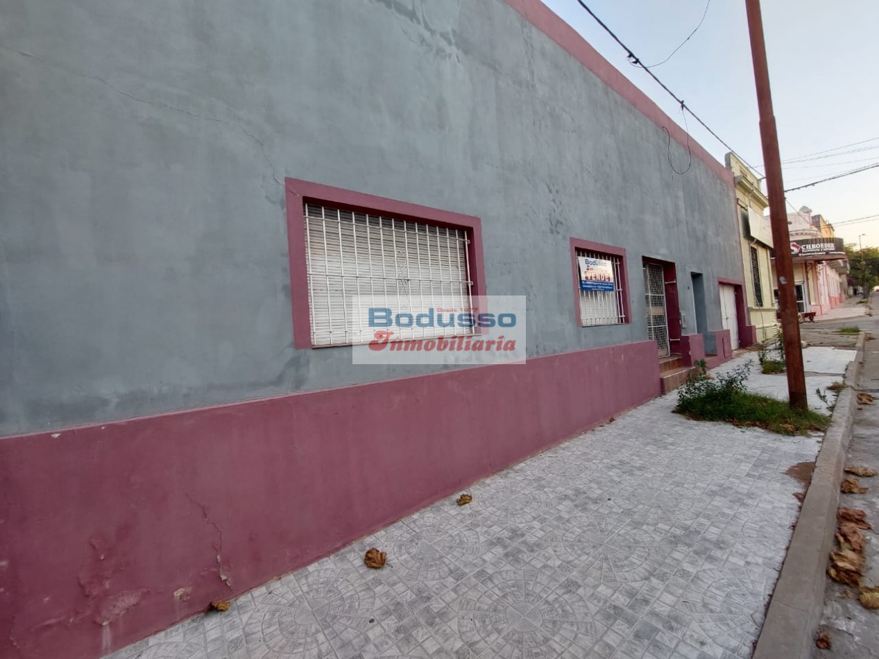 Casa en venta, calle Alberdi