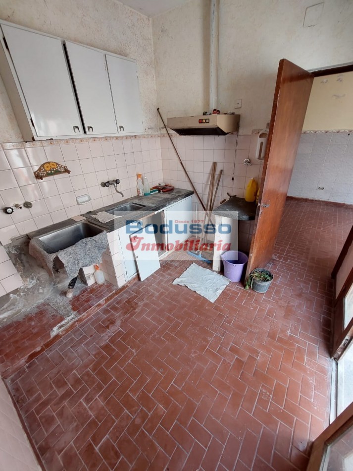 Casa en venta, calle Alberdi
