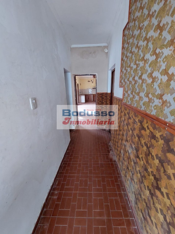 Casa en venta, calle Alberdi