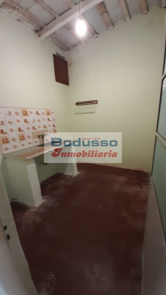 VENTA/ALQUILER DE ANTIGUO SALON COMERCIAL. UBICADO EN ESQUINA IRIGOYEN Y ALEM, DIAMANTE .