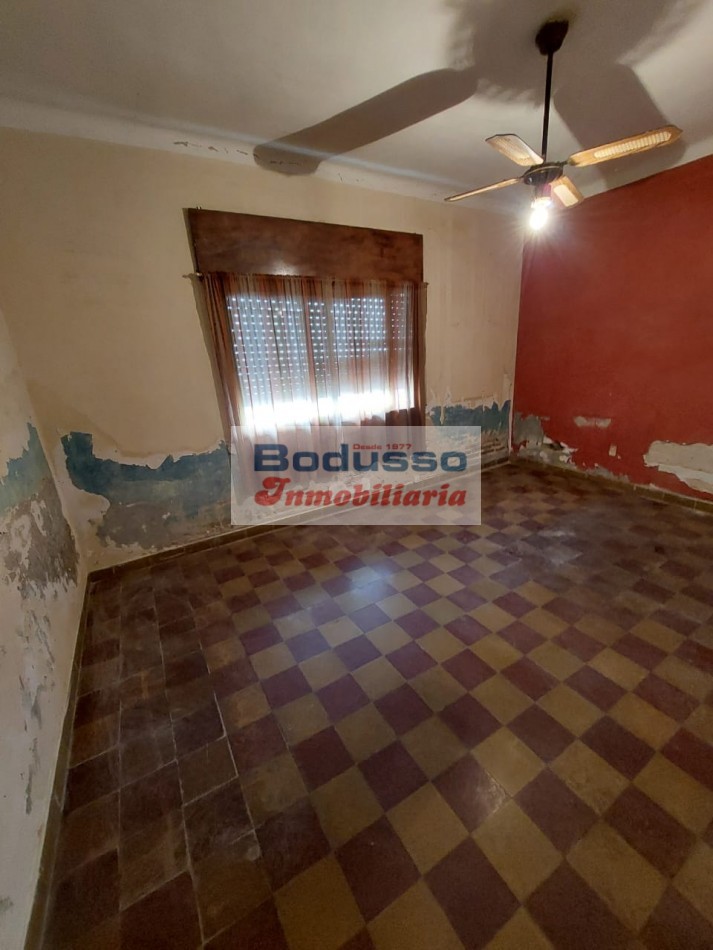 Casa en venta, calle Alberdi