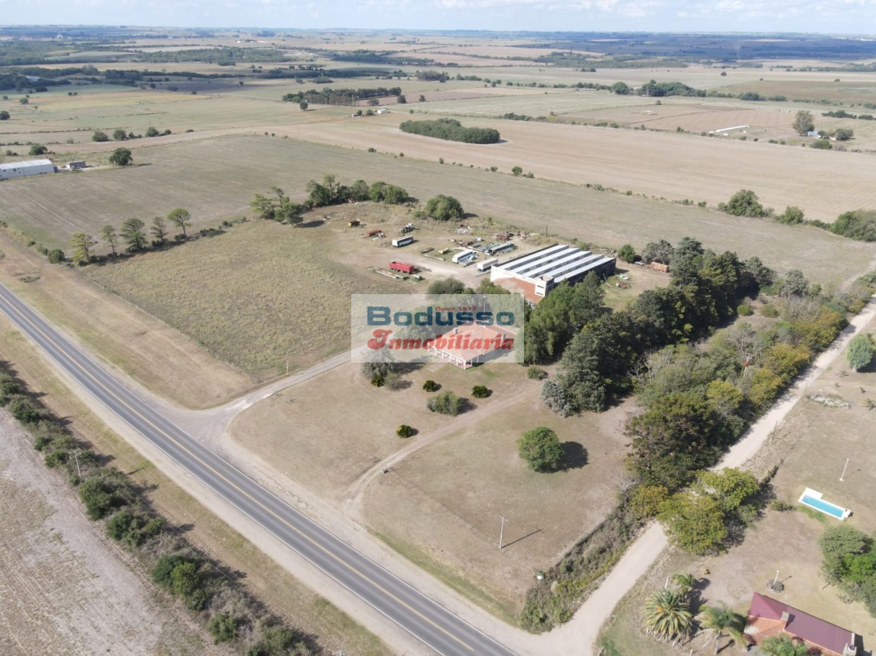 EN VENTA Casa CHALET + NAVE INDUSTRIAL (Galpon) + Oficinas + Predio.